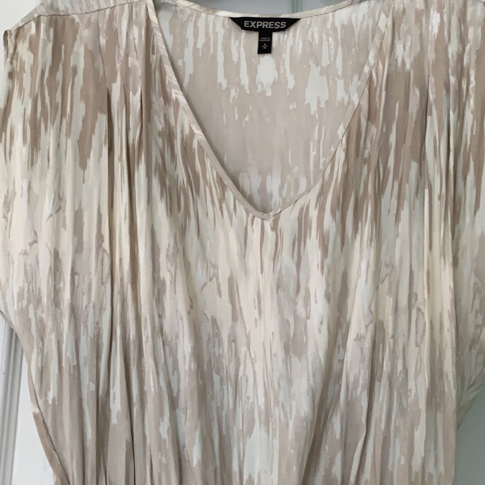 Beautiful flowy Express M dress - Picture 2 of 5